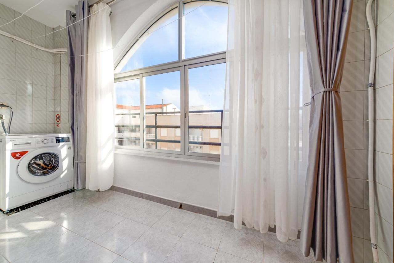 Cozy Apartment Near The Sea Торрев'єха Екстер'єр фото