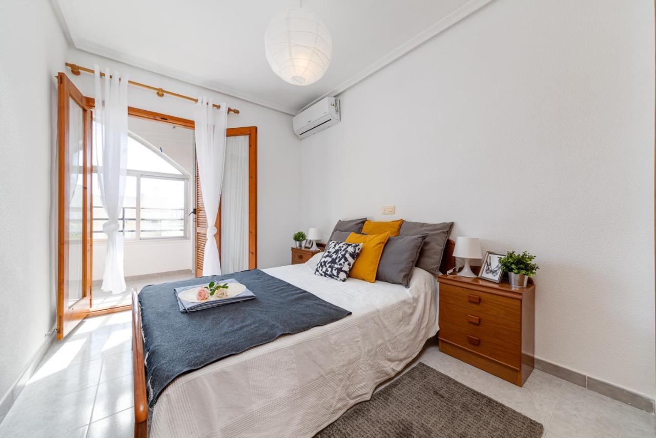 Cozy Apartment Near The Sea Торрев'єха Екстер'єр фото