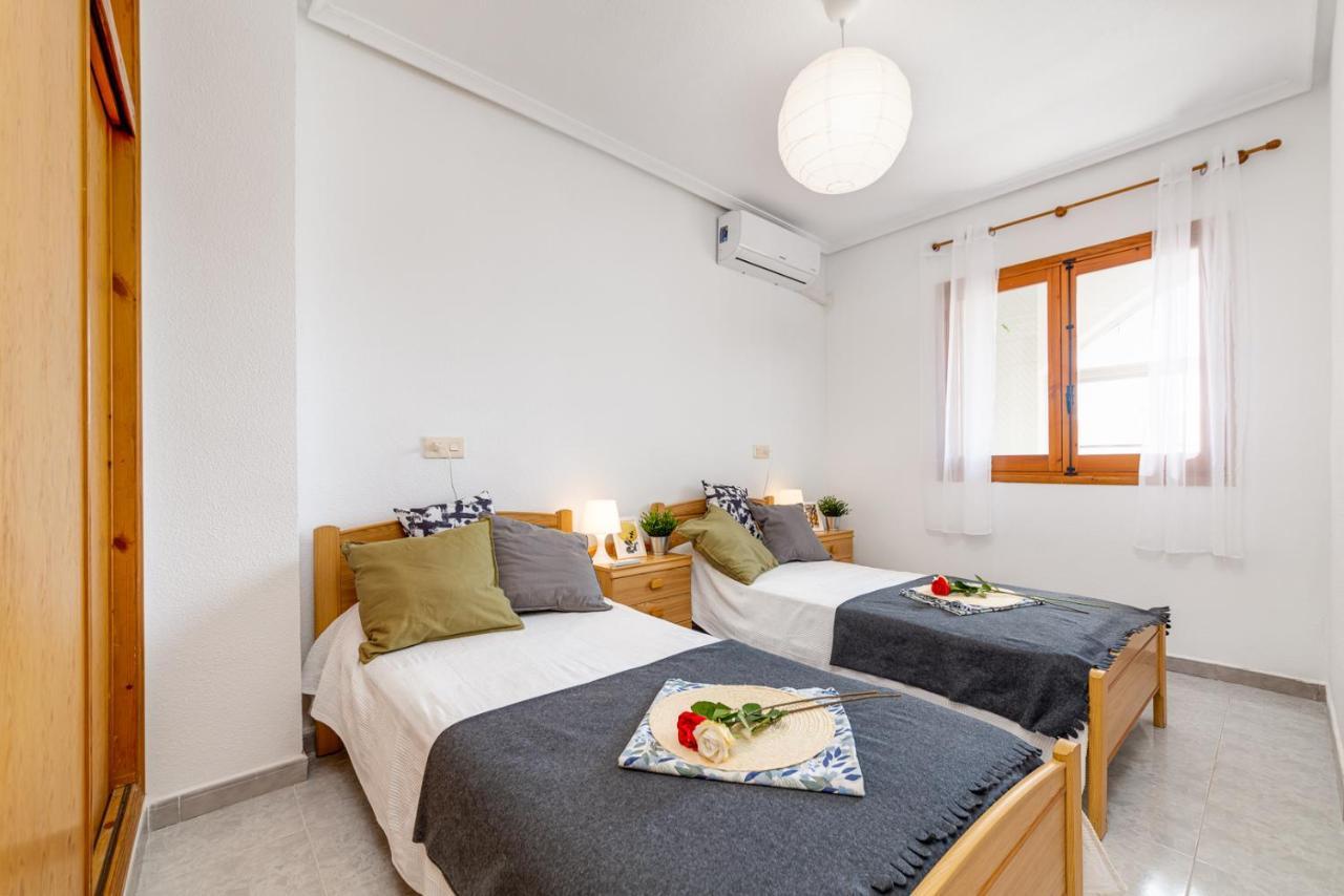 Cozy Apartment Near The Sea Торрев'єха Екстер'єр фото