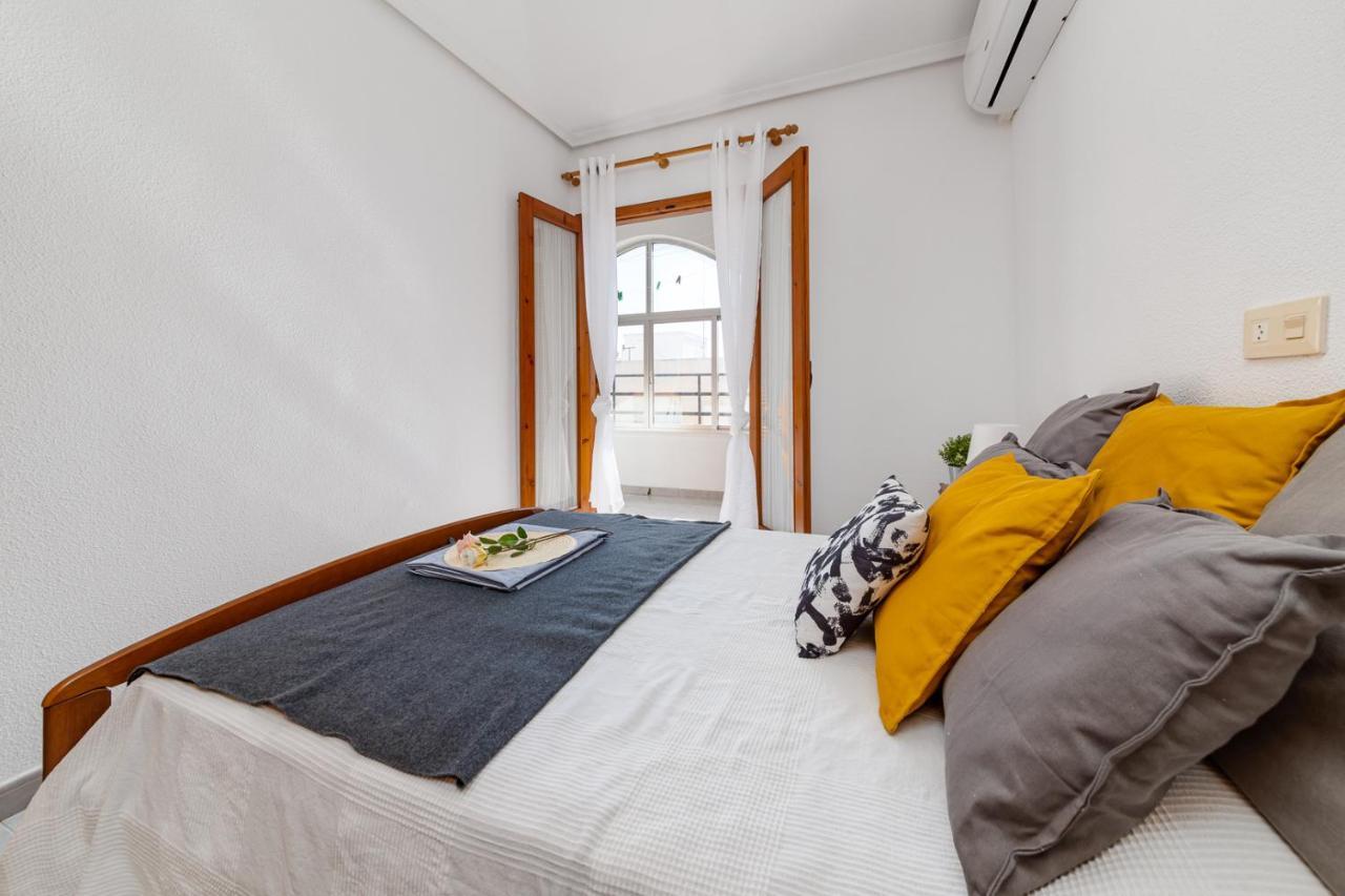 Cozy Apartment Near The Sea Торрев'єха Екстер'єр фото